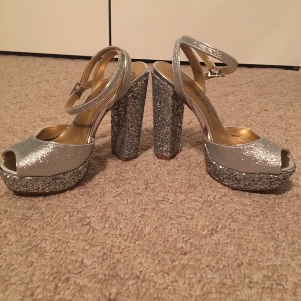 Gorgeous silver sparkle shoes